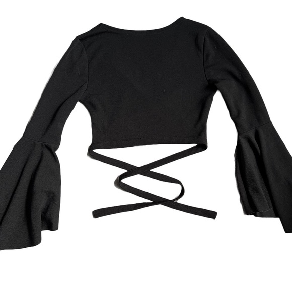 SHEIN BLACK V NECK CROPPED LONG SLEEVE TOP WITH BELL SLEEVES SIZE SMALL - Picture 5 of 8